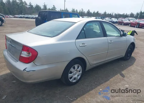 2004 Toyota Camry Le z USA, uszkodzony, nr VIN 4T1BE32K94U928118